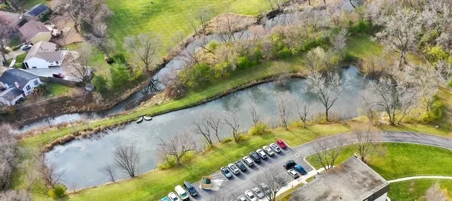 $1,300 | 573 Fairway View Drive, Unit 2C, Wheeling, IL 60090