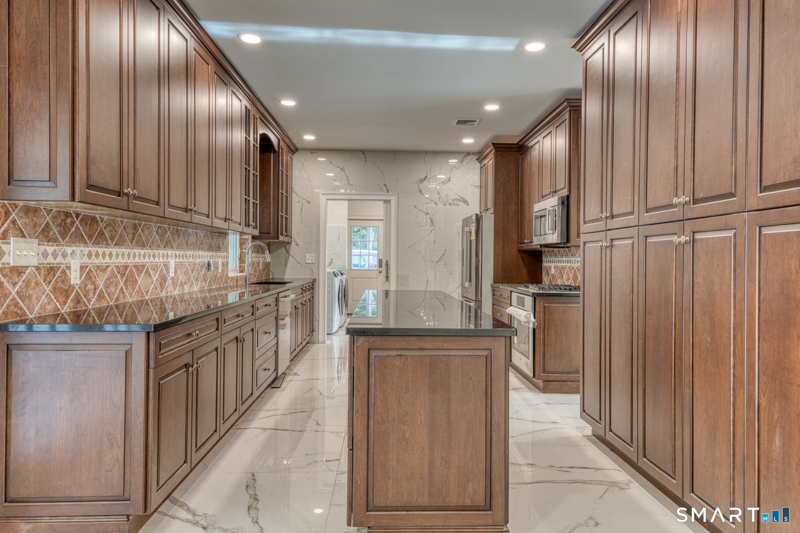 171 Oregon Road Meriden, CT 06451 - Photo 12 of 38