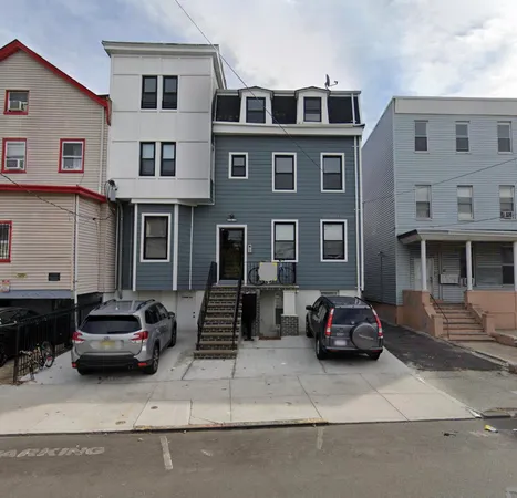 $1,900 | 158 Summit Avenue, Unit 1R, Jersey City, NJ 07304
