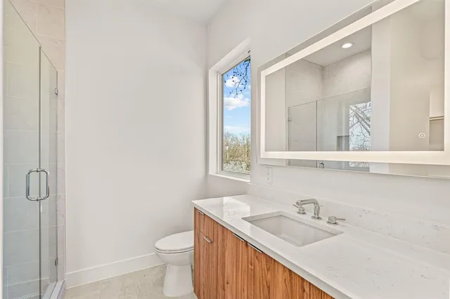 $3,200 | 2206 Arroyo Avenue, Unit 205, Dallas, TX 75219