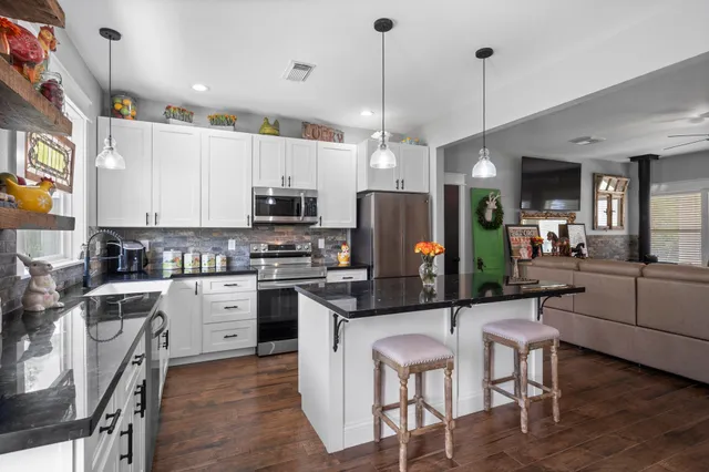 $320,000 | 249 Houston Street, Anderson, TX 77830