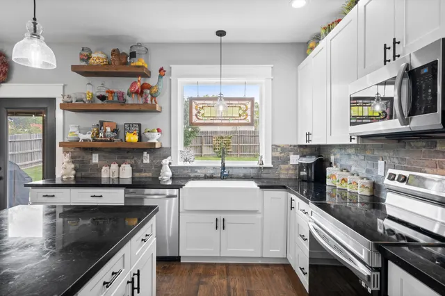 $320,000 | 249 Houston Street, Anderson, TX 77830