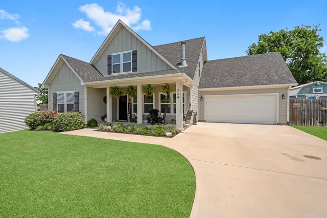 $320,000 | 249 Houston Street, Anderson, TX 77830