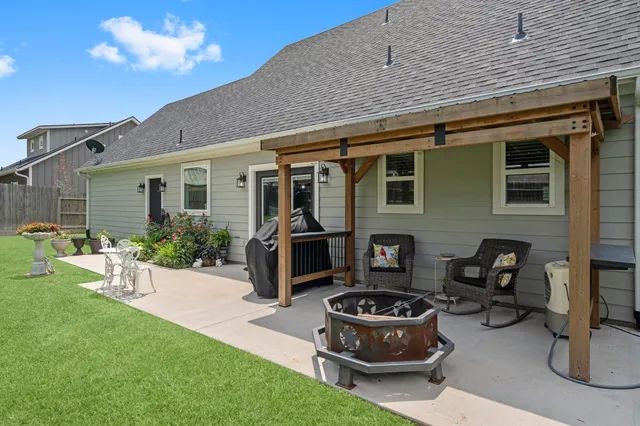 $320,000 | 249 Houston Street, Anderson, TX 77830