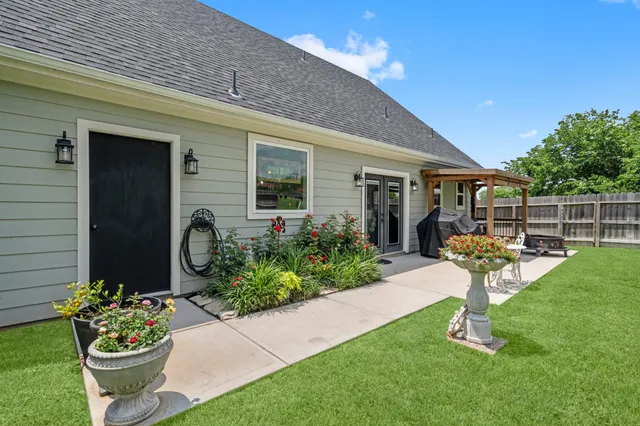 $320,000 | 249 Houston Street, Anderson, TX 77830