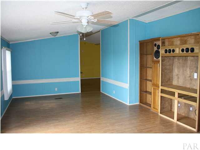 9848 American Farms Road Milton, FL 32583 - Photo 13 of 21 Living Area V2