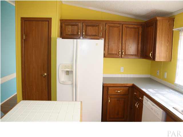 9848 American Farms Road Milton, FL 32583 - Photo 16 of 21 Kitchen V2
