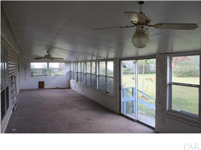 9848 American Farms Road Milton, FL 32583 - Photo 5 of 21 Enclosed Sunporch V2