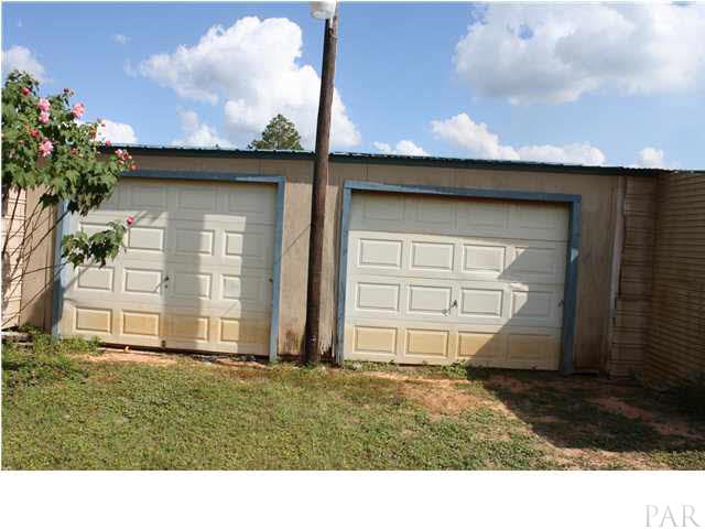 9848 American Farms Road Milton, FL 32583 - Photo 6 of 21 2 Car Garage