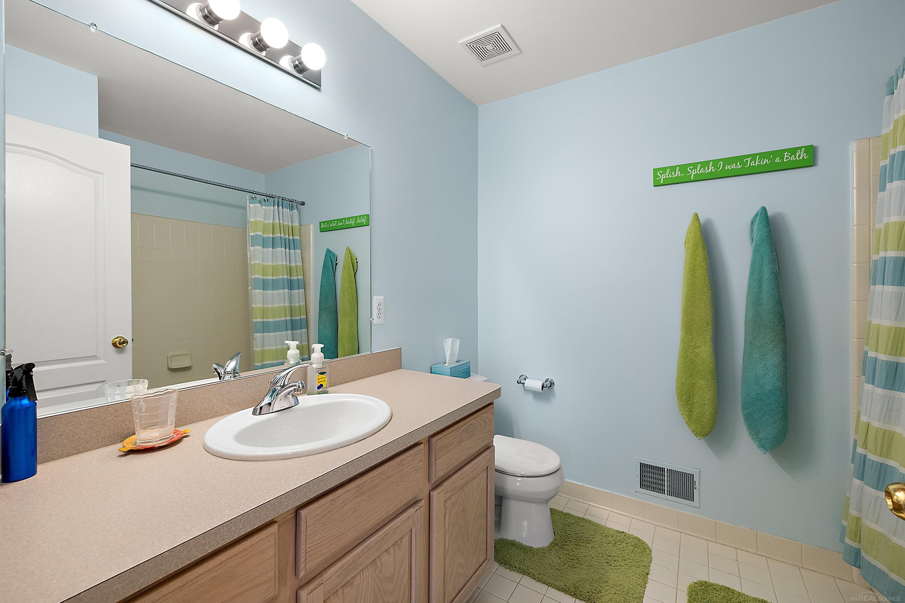 2053 Roundtree Rochester Hills, MI 48307 - Photo 19 of 22