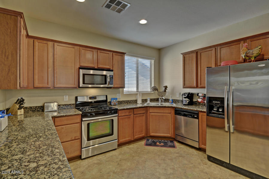 2065 South Martingale Road Gilbert, AZ 85295 - Photo 7 of 28 20160812154835722151000000-o
