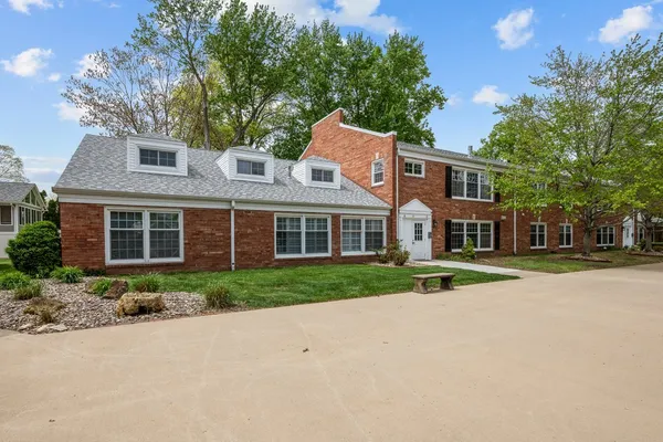 $225,000 | 3215 East Locust Street, Unit 15, Davenport, IA 52803