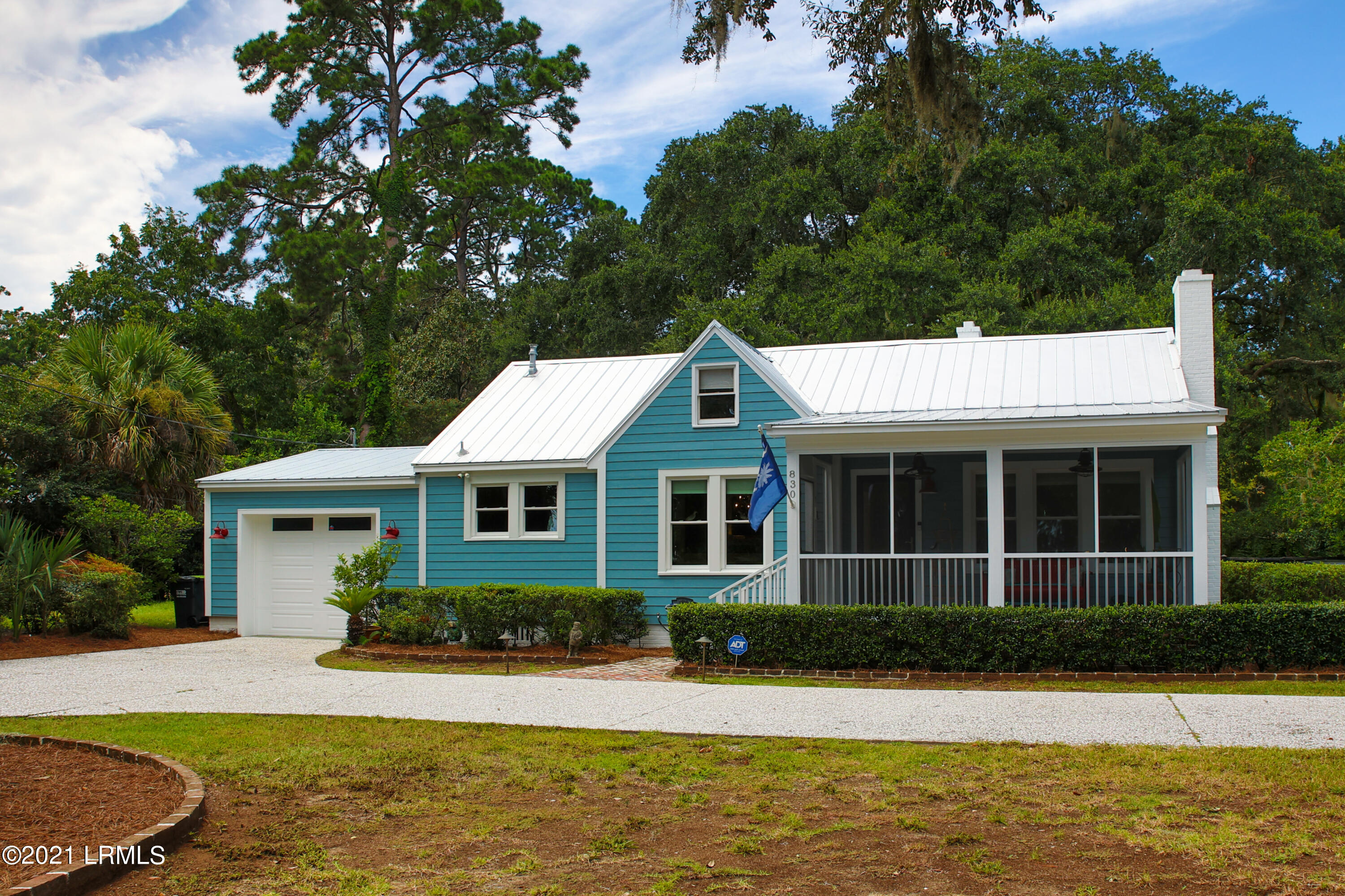 830 Ribaut Road Beaufort, SC 29902 - Photo 2 of 33 096A5004