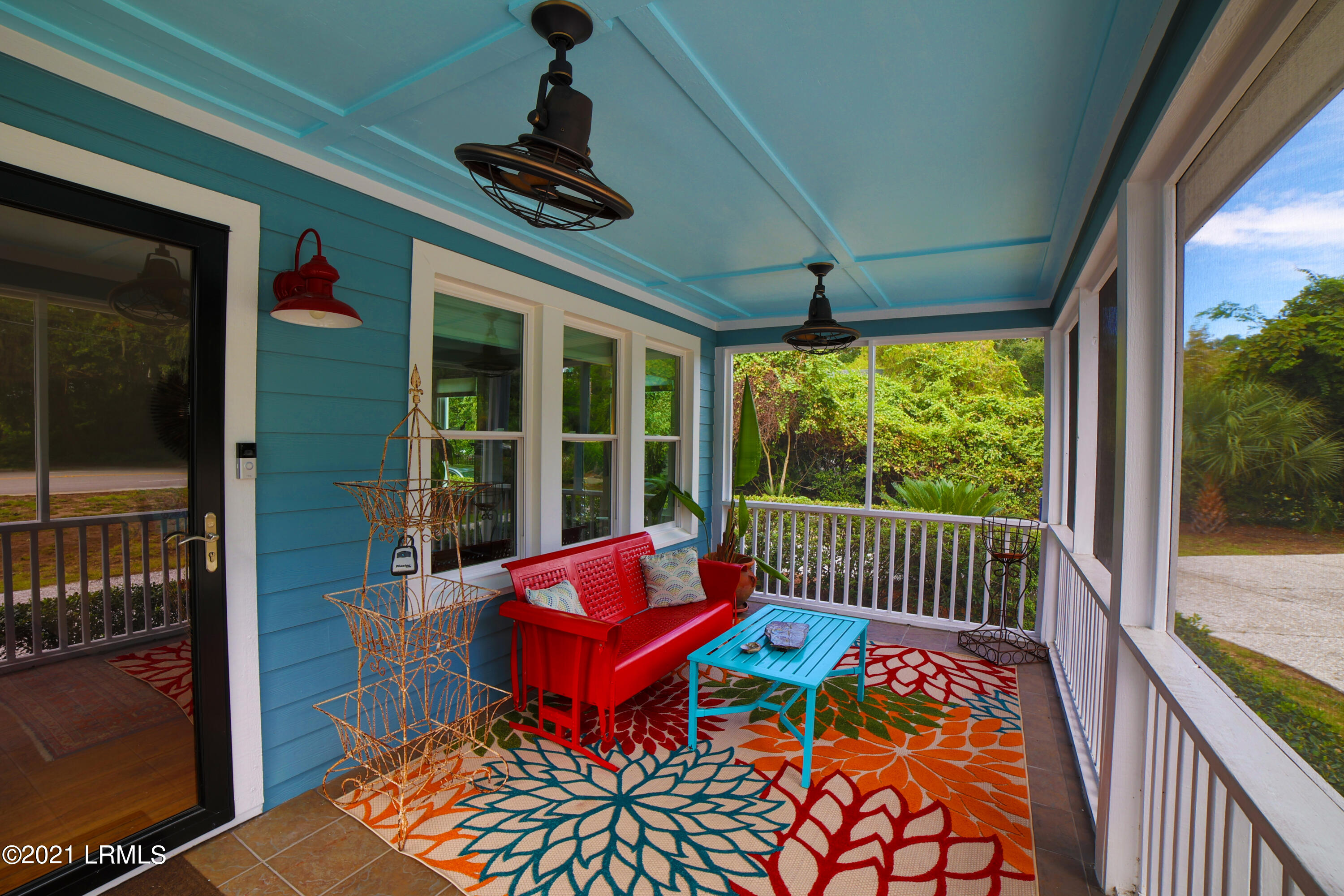 830 Ribaut Road Beaufort, SC 29902 - Photo 4 of 33 096A4996