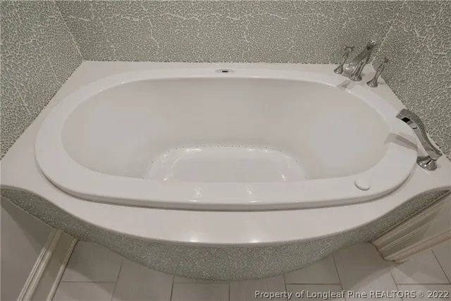 a close view of a bathtub in a bathroom