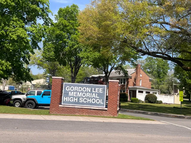 $254,000 | 102 West 8th Street, Chickamauga, GA 30707