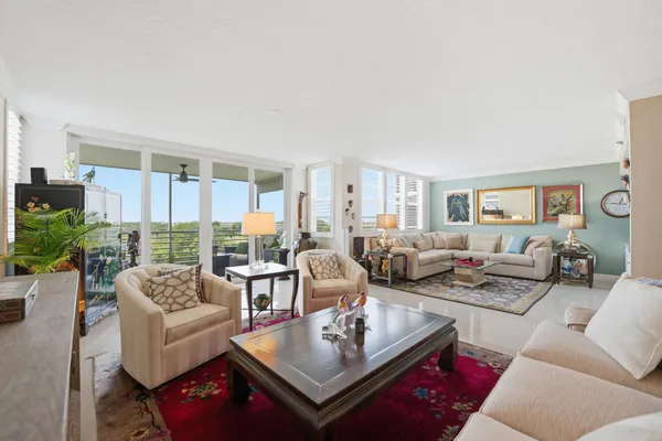 $399,900 | 3510 Oaks Way, Unit 703, Pompano Beach, FL 33069
