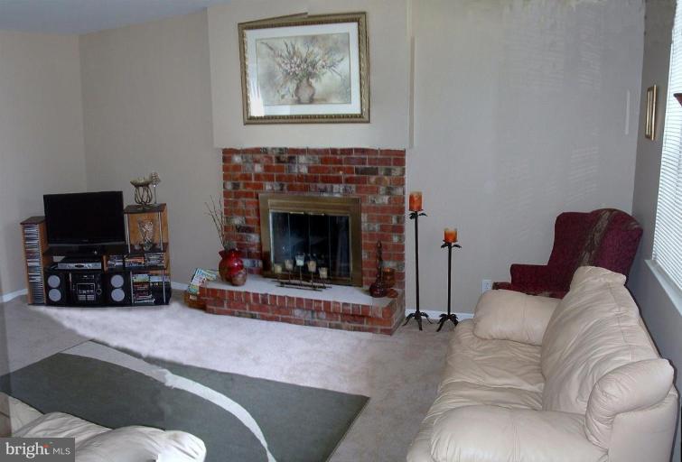 3905 Shenton Road Randallstown, MD 21133 - Photo 6 of 11 Family Room