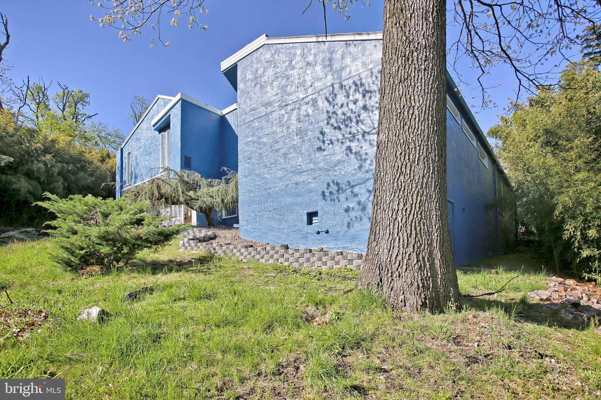 1813 Holly Drive Harrisburg, PA 17110 - Photo 7 of 61 a backyard of a house with lots of green space