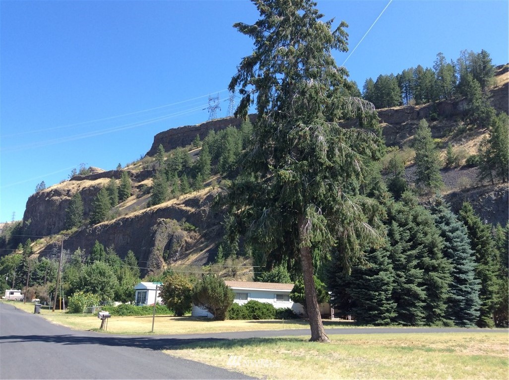 22940 West Cardinal Road East Grand Coulee, WA 99133 - Photo 1 of 2 Gallery Image 1