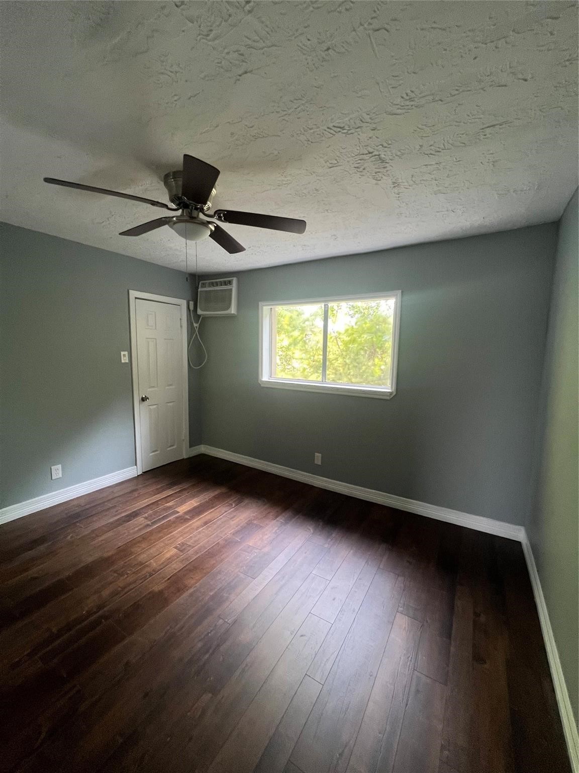 5911 Grace Lane, Unit 3 Houston, TX 77021 - Photo 4 of 7 an empty room with wooden floor and windows