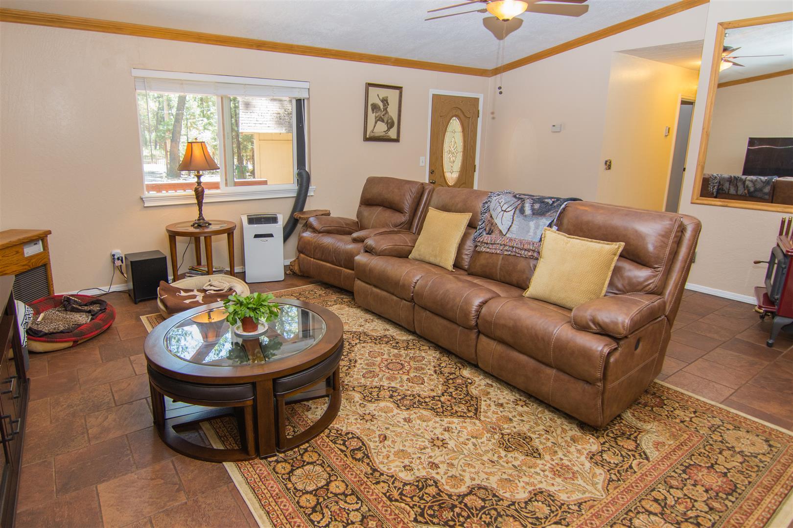 30432 Whitmore Road Whitmore, CA 96096 - Photo 6 of 26 Living Room
