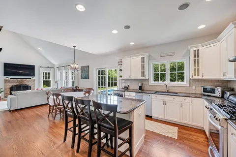 15 Cedar Court, East Hampton, NY 11937