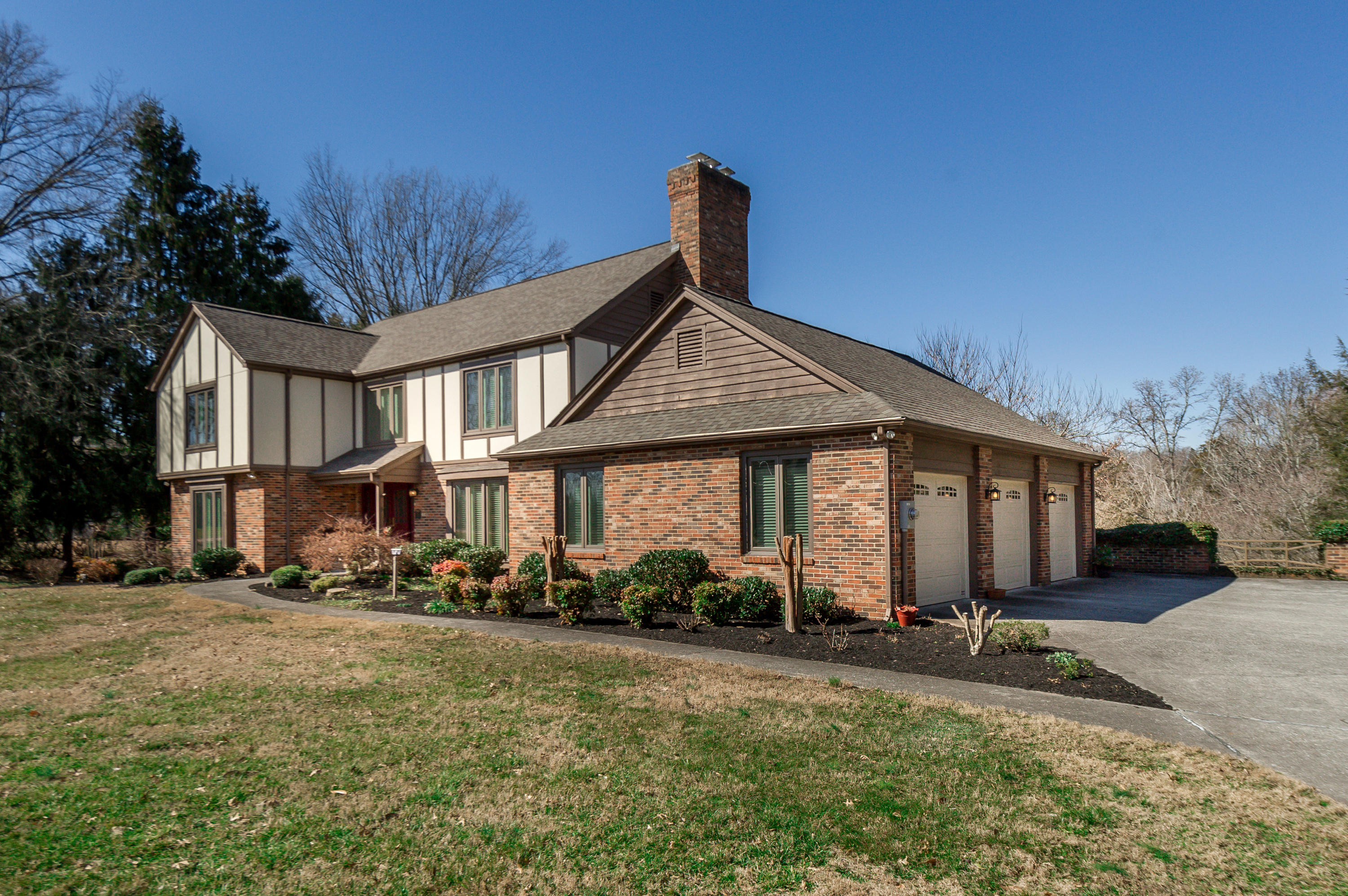 5513 River Point Cove Road Knoxville, TN 37919 - Photo 2 of 29 Front of House - 3 Car Garage