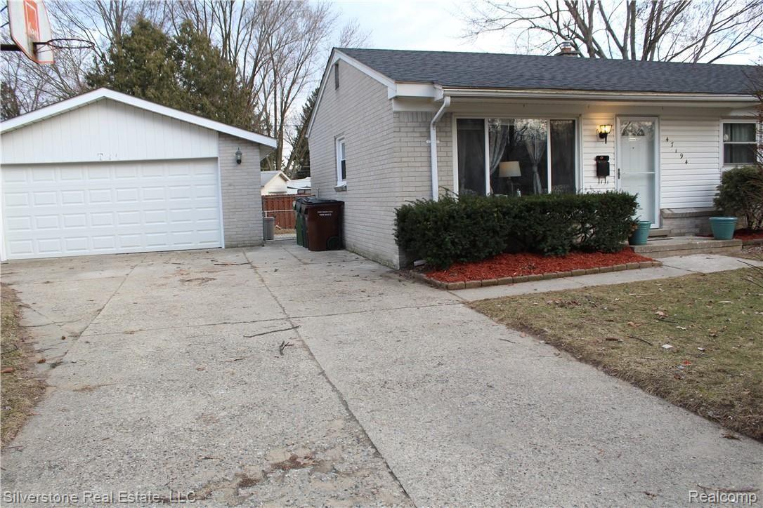 47194 Roland Street Utica, MI 48317 - Photo 2 of 13 IMG_6626.JPG