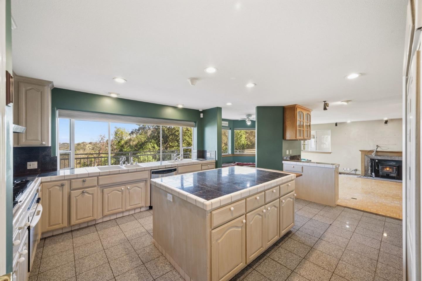 245 Heacox Road Woodside, CA 94062 - Photo 7 of 24