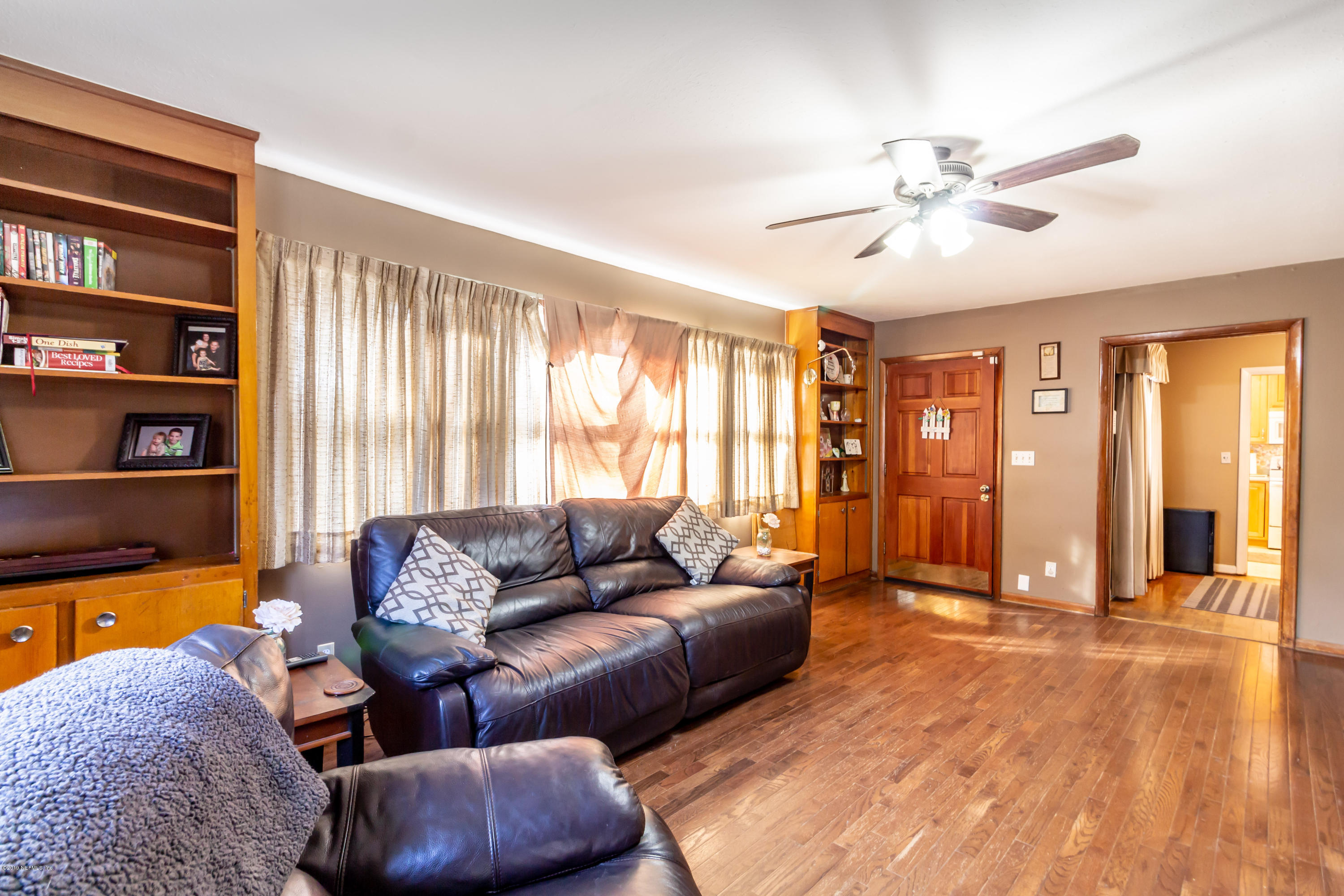 5552 Riverton Road Jacksonville, FL 32277 - Photo 12 of 40 Living Room View 4