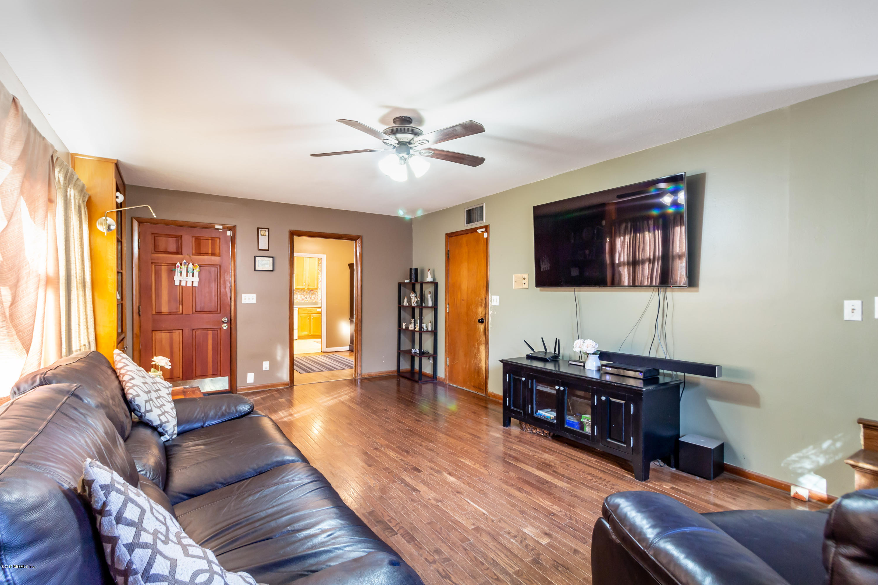 5552 Riverton Road Jacksonville, FL 32277 - Photo 13 of 40 Living Room View 1