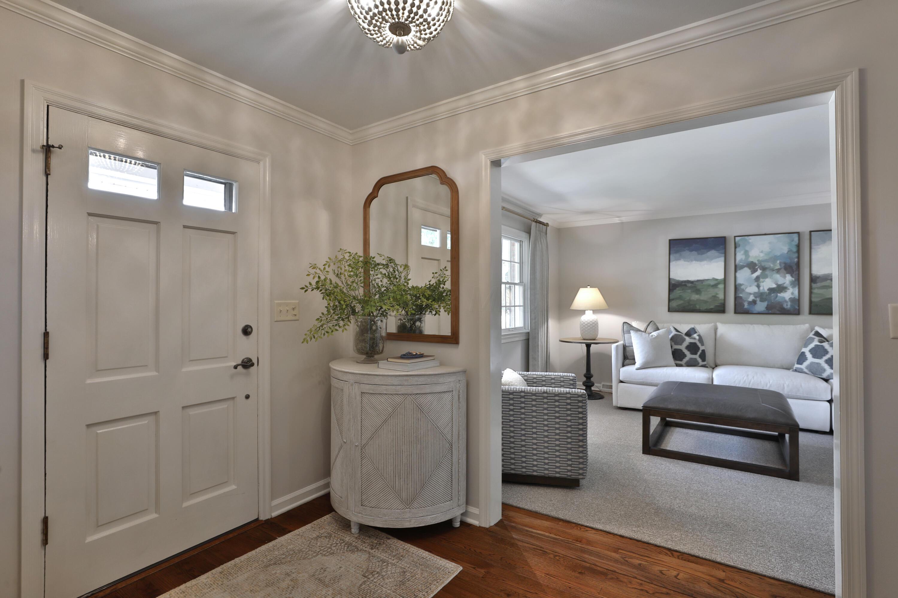2305 Haverford Road Columbus, OH 43220 - Photo 4 of 60 2305-Haverford-04