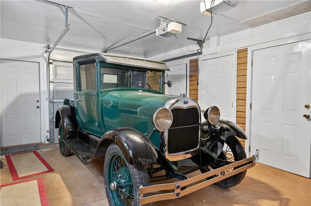 200 Bahn Innsbruck Helen, GA 30545 - Photo 23 of 27 a room with gym equipment