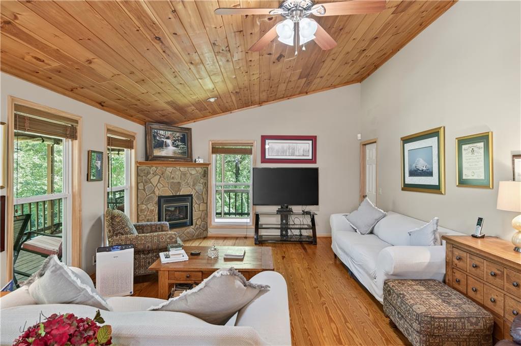 200 Bahn Innsbruck Helen, GA 30545 - Photo 10 of 27 a living room with furniture and a fireplace