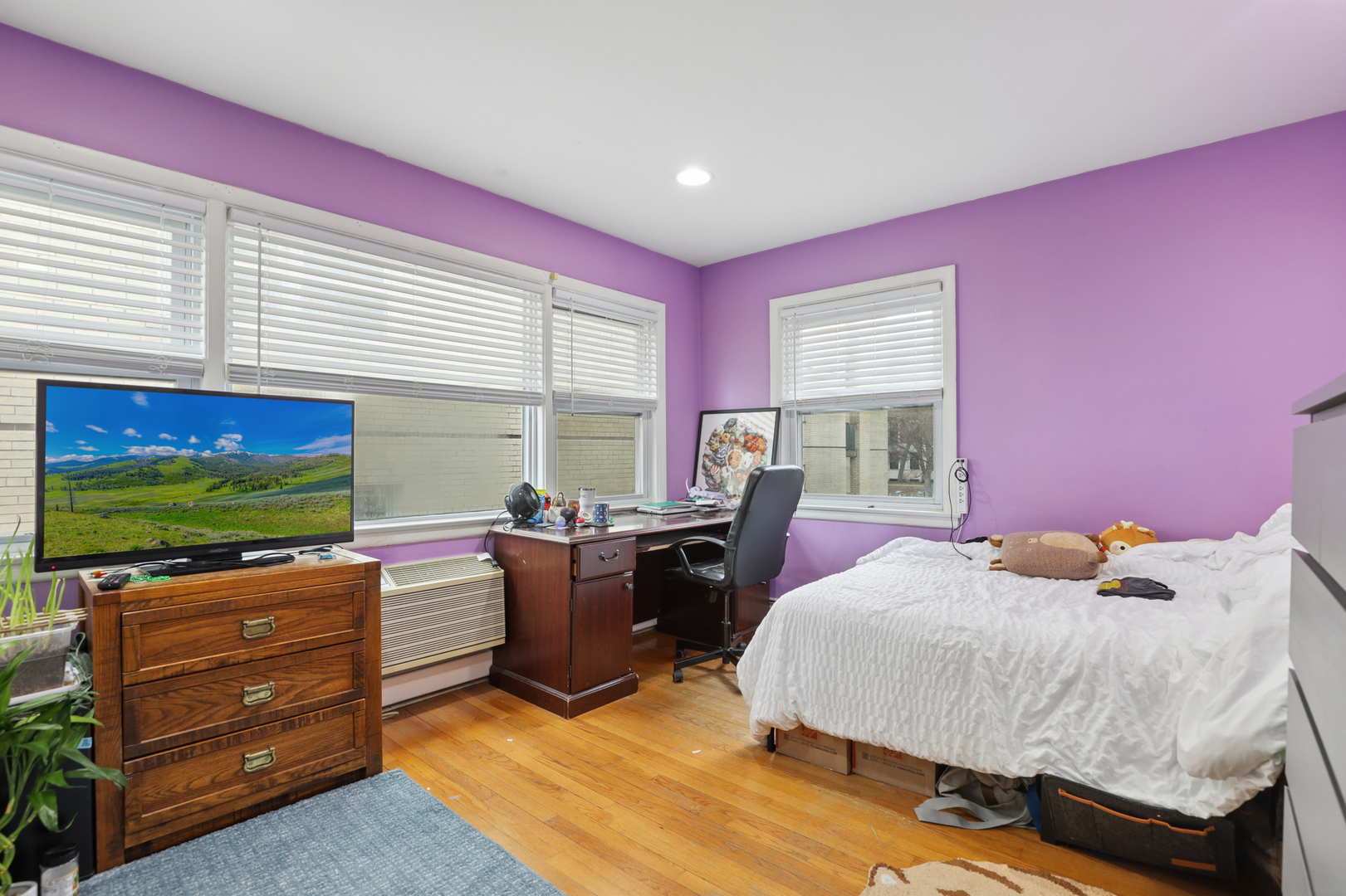2147 Ridge Avenue, Unit 2D Evanston, IL 60201 - Photo 17 of 22 a bedroom with a bed and flat screen tv