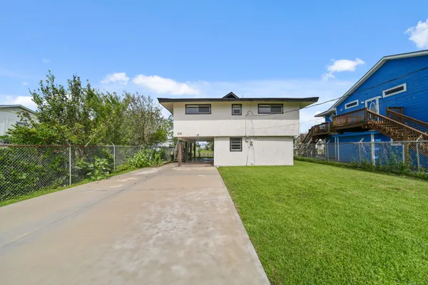 $2,095 | 1031 Star Drive, Dickinson, TX 77539