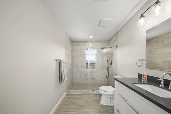 $2,095 | 1031 Star Drive, Dickinson, TX 77539