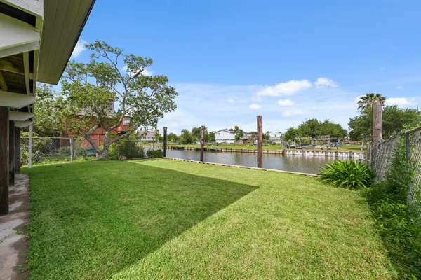 $2,095 | 1031 Star Drive, Dickinson, TX 77539
