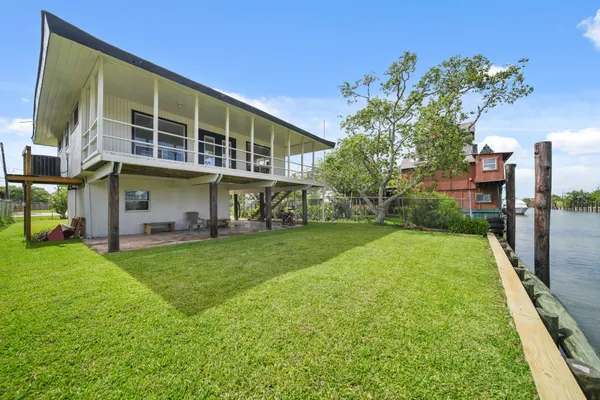 $2,095 | 1031 Star Drive, Dickinson, TX 77539