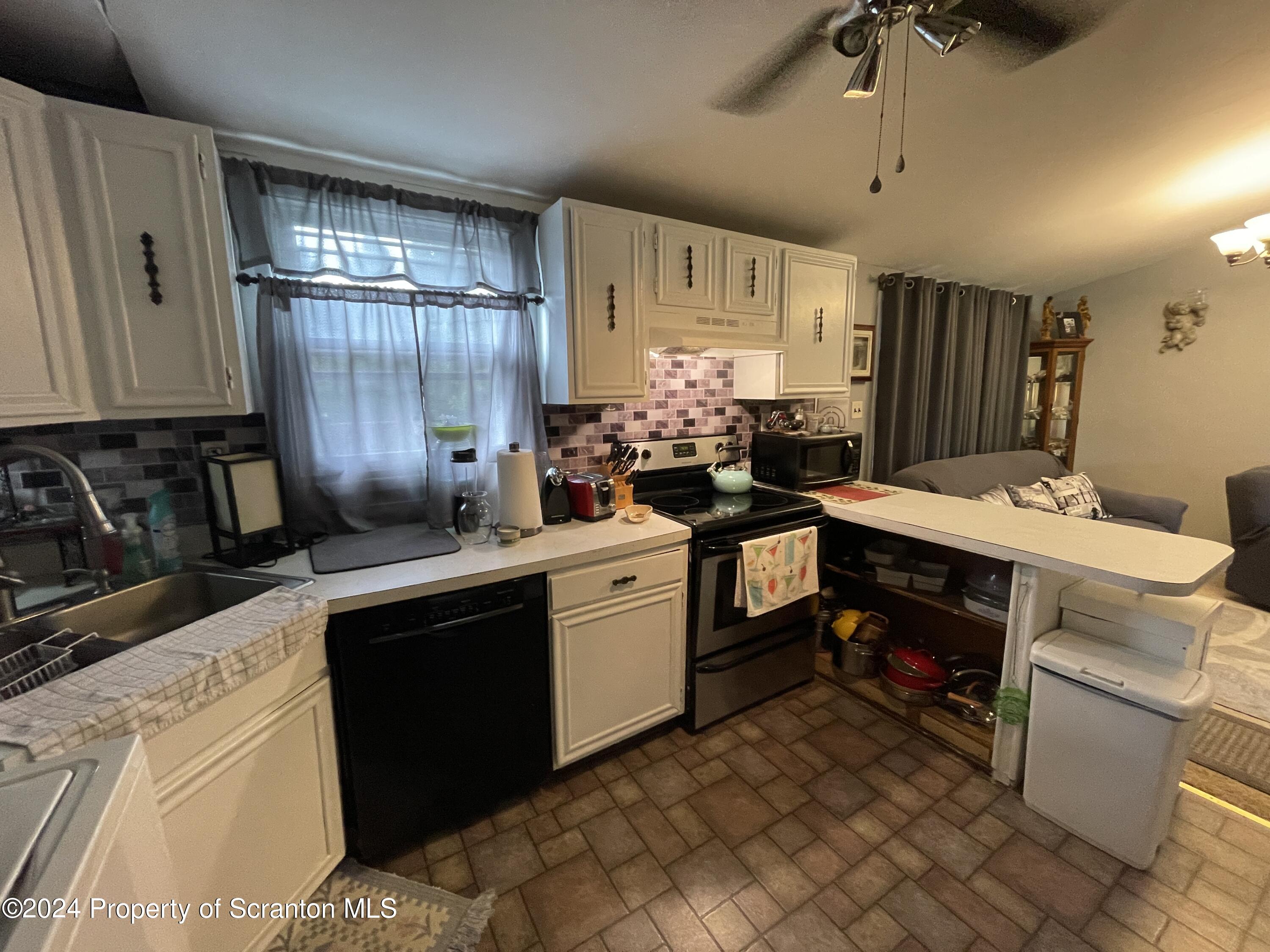 186 Ellen Road Jessup, PA 18434 - Photo 17 of 29 Gallery Image 17