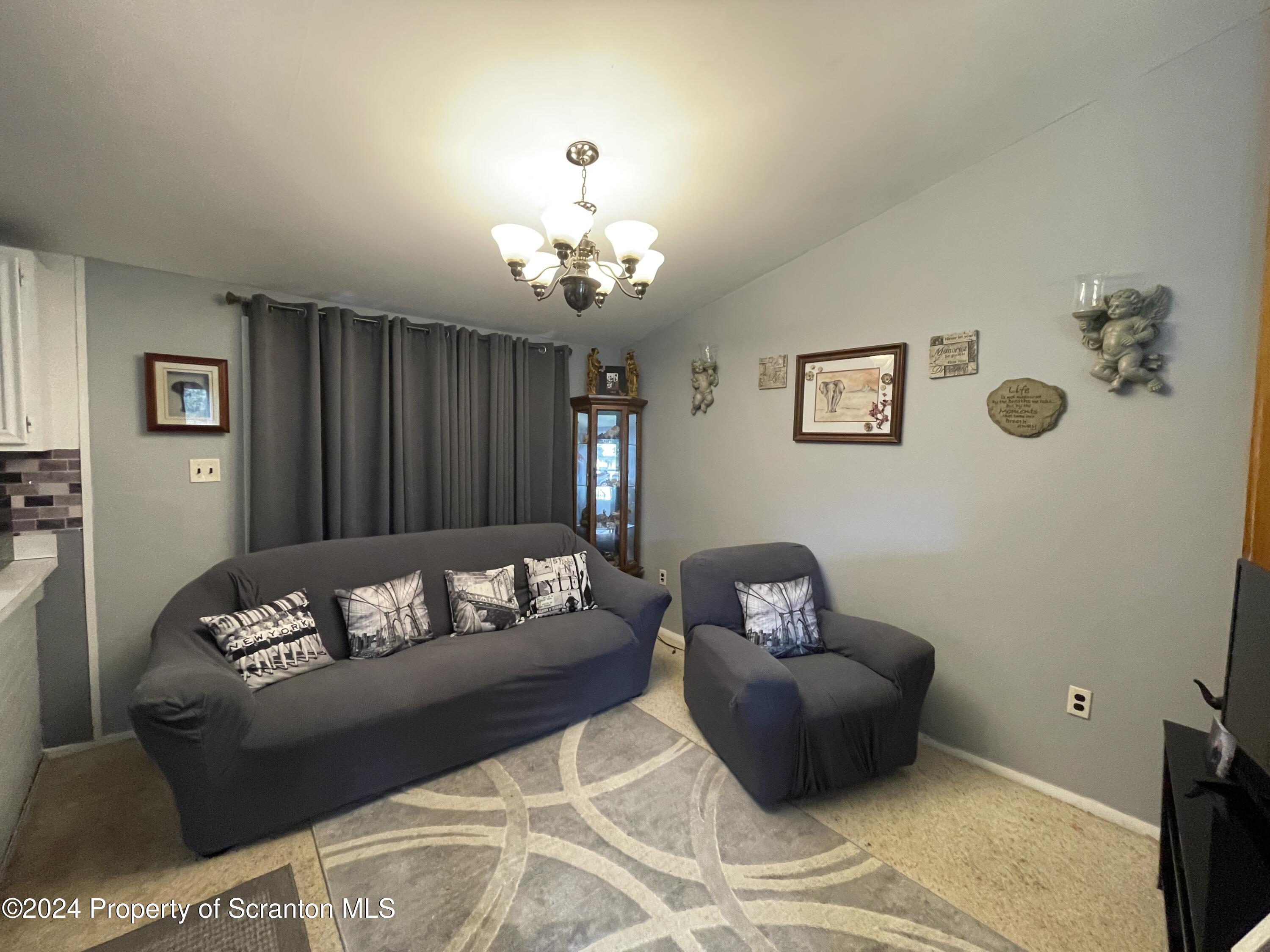 186 Ellen Road Jessup, PA 18434 - Photo 3 of 29 Gallery Image 3
