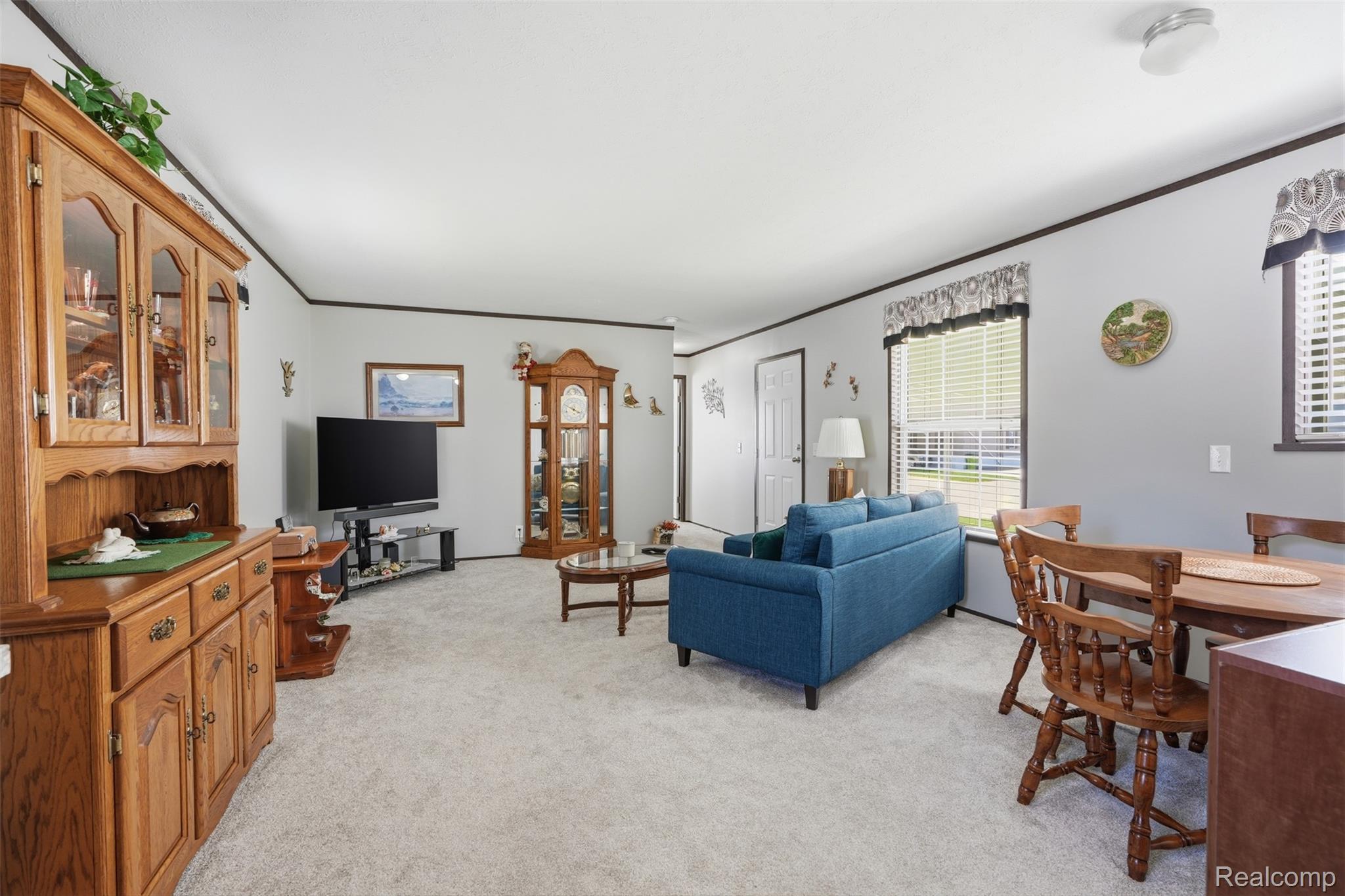440 Flamingo Street Rochester, MI 48309 - Photo 8 of 32 Living area with crown molding and light colored carpet