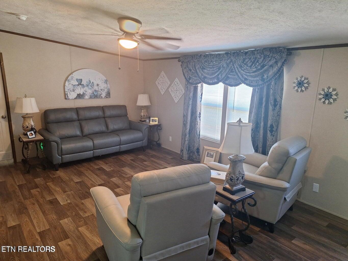 1450 Belltown Road Tellico Plains, TN 37385 - Photo 15 of 32 a living room with furniture