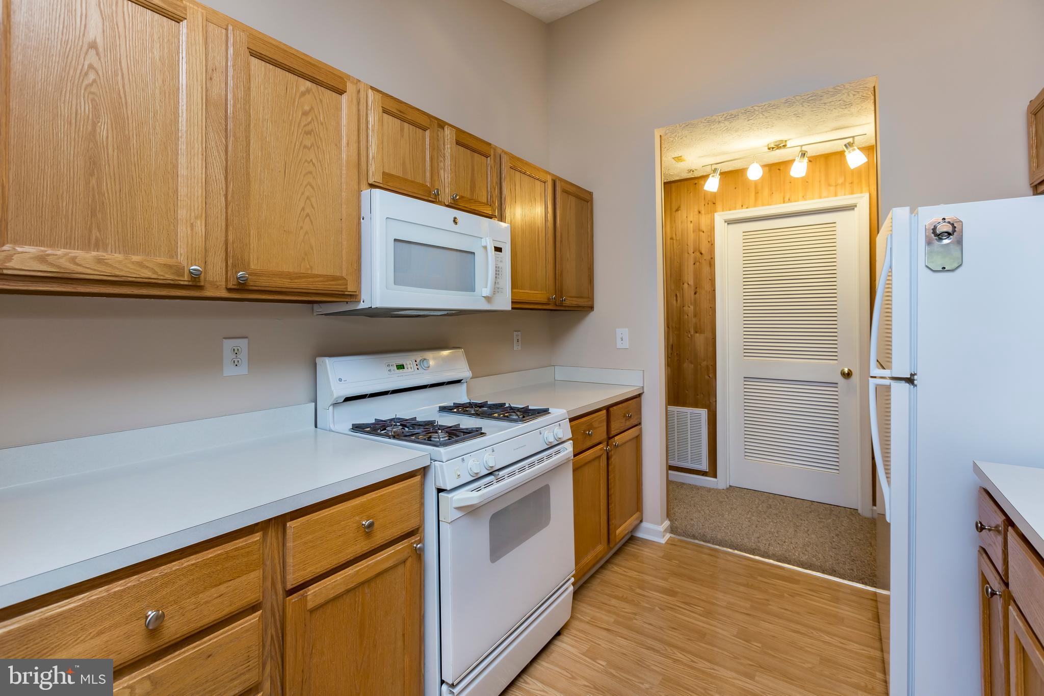 4888 Shellbark Road Owings Mills, MD 21117 - Photo 15 of 23 Kitchen with gas stove
