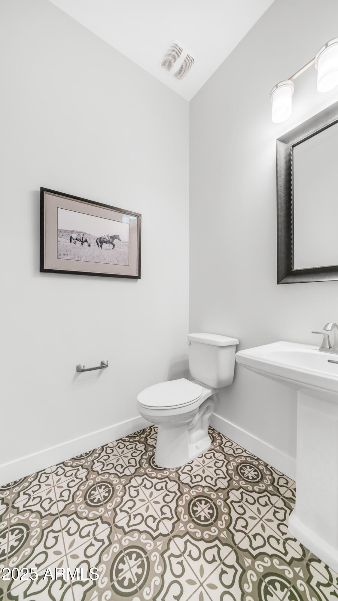 2086 East Trigger Way Gilbert, AZ 85297 - Photo 21 of 69 a bathroom with a toilet and a mirror