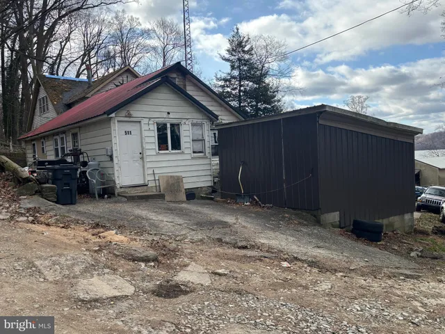 a view of backyard of house