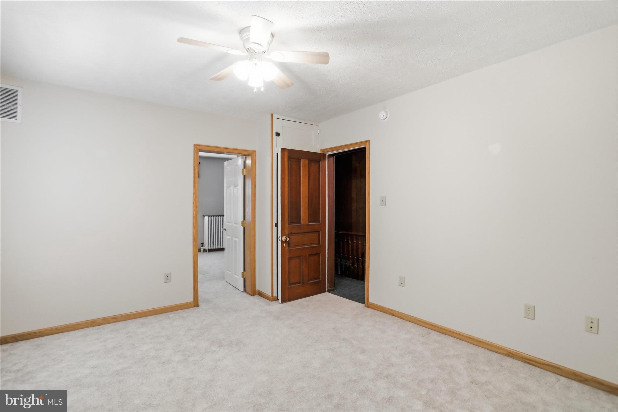 438 Chestnut Street Cumberland, MD 21502 - Photo 11 of 36 an empty room with a ceiling fan and a window