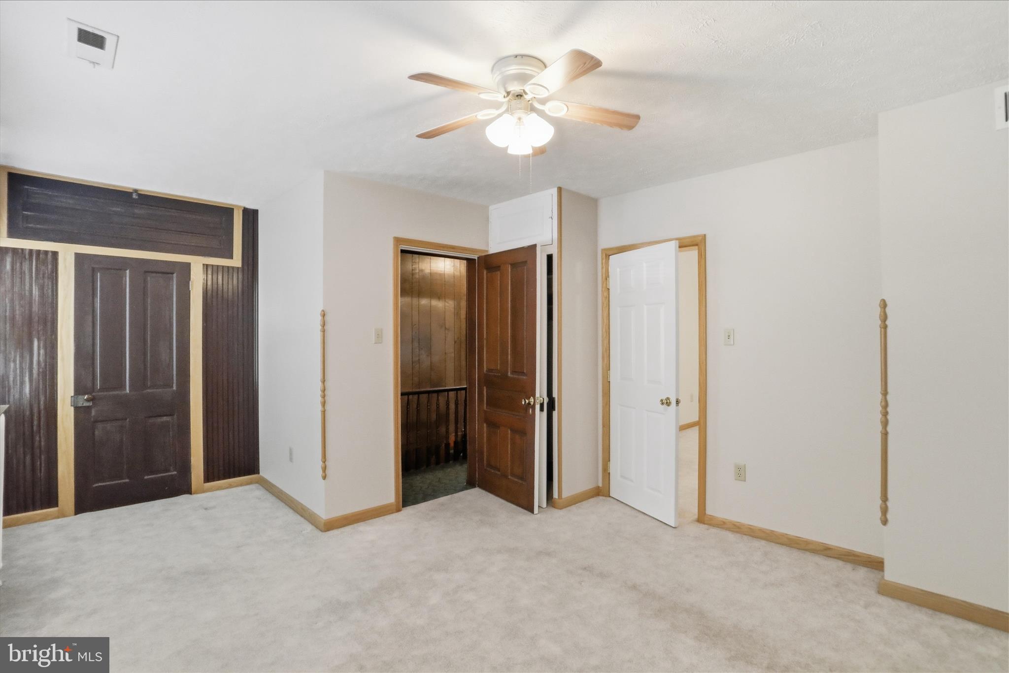 438 Chestnut Street Cumberland, MD 21502 - Photo 17 of 36 an empty room with closet and a ceiling fan