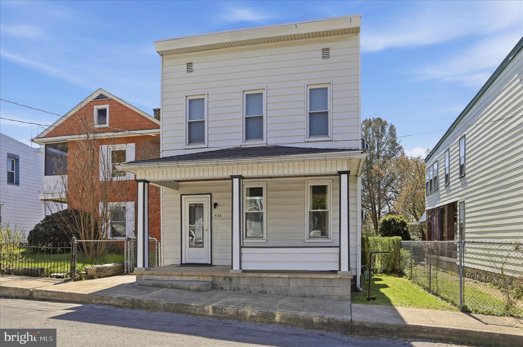 438 Chestnut Street Cumberland, MD 21502 - Photo 3 of 36 a front view of a house with a yard